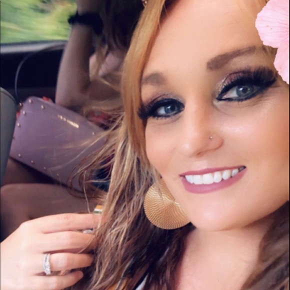 Meet your Posher, Danielle - Picture 1 of 1